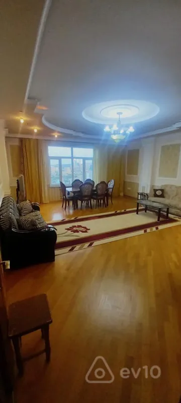 Kirayə verilir 3 otaqlı yeni tikili 135 m²