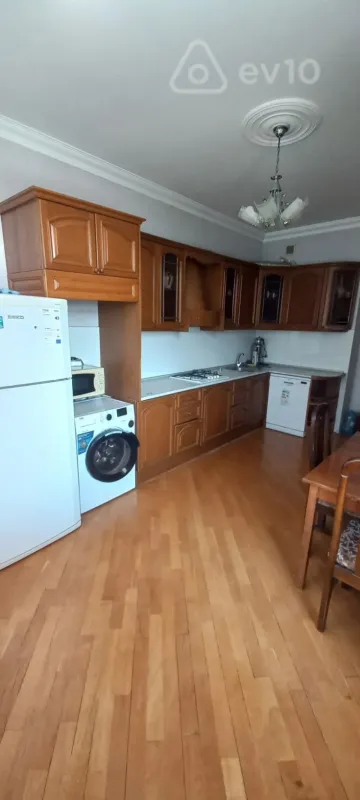 Kirayə verilir 3 otaqlı yeni tikili 135 m²