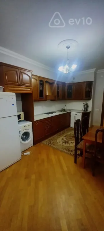 Kirayə verilir 3 otaqlı yeni tikili 135 m²