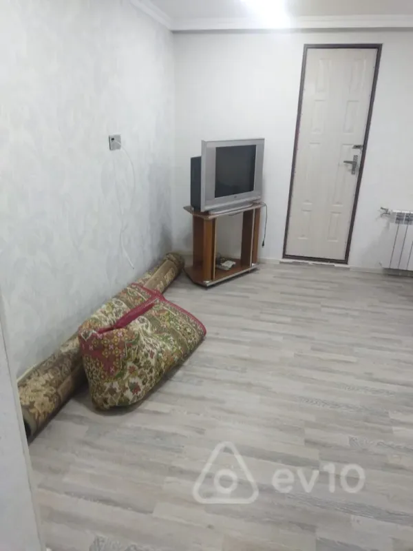 Kirayə verilir 2 otaqlı köhnə tikili 60 m²