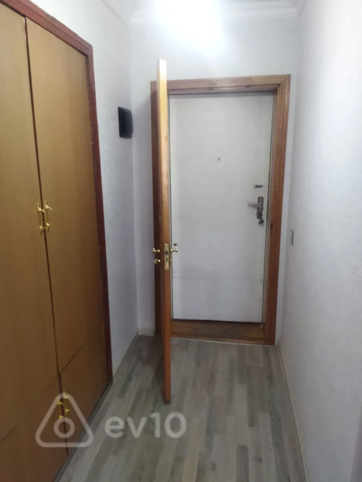 Kirayə verilir 2 otaqlı köhnə tikili 60 m²