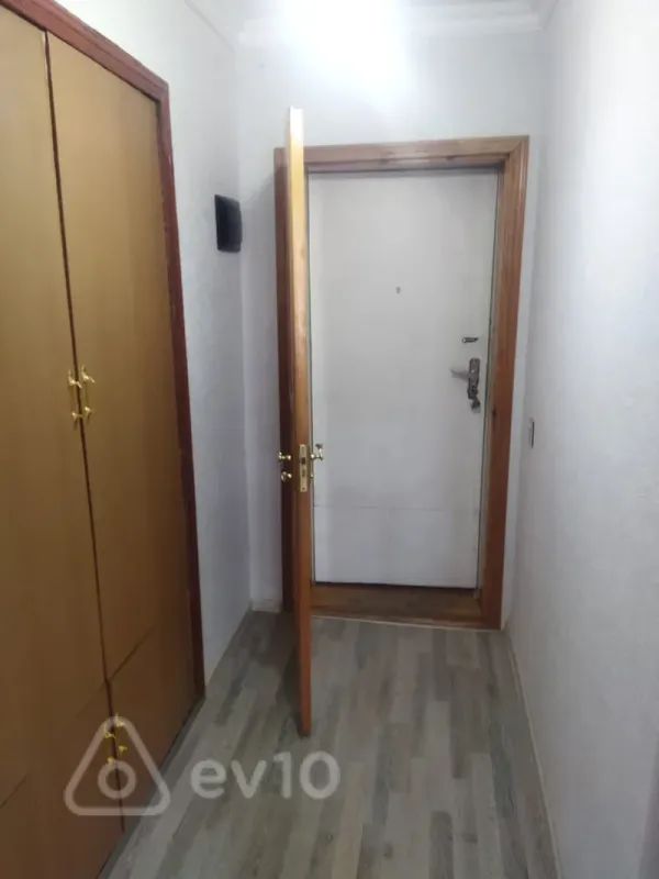 Kirayə verilir 2 otaqlı köhnə tikili 60 m²