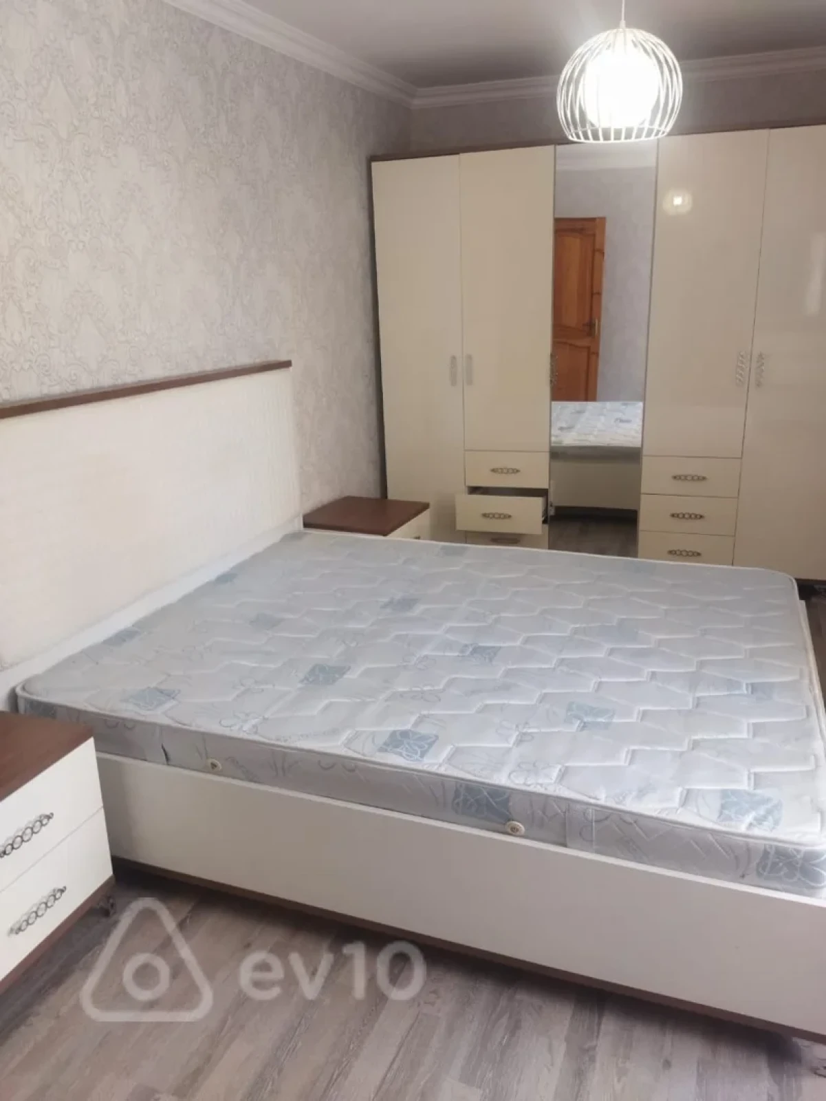 Kirayə verilir 2 otaqlı köhnə tikili 60 m²