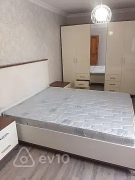 Kirayə verilir 2 otaqlı köhnə tikili 60 m²