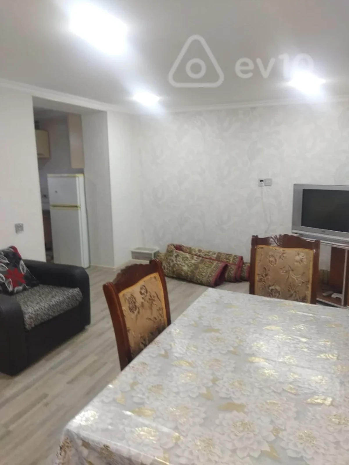 Kirayə verilir 2 otaqlı köhnə tikili 60 m²