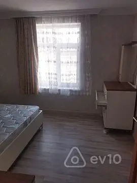 Kirayə verilir 2 otaqlı köhnə tikili 60 m²