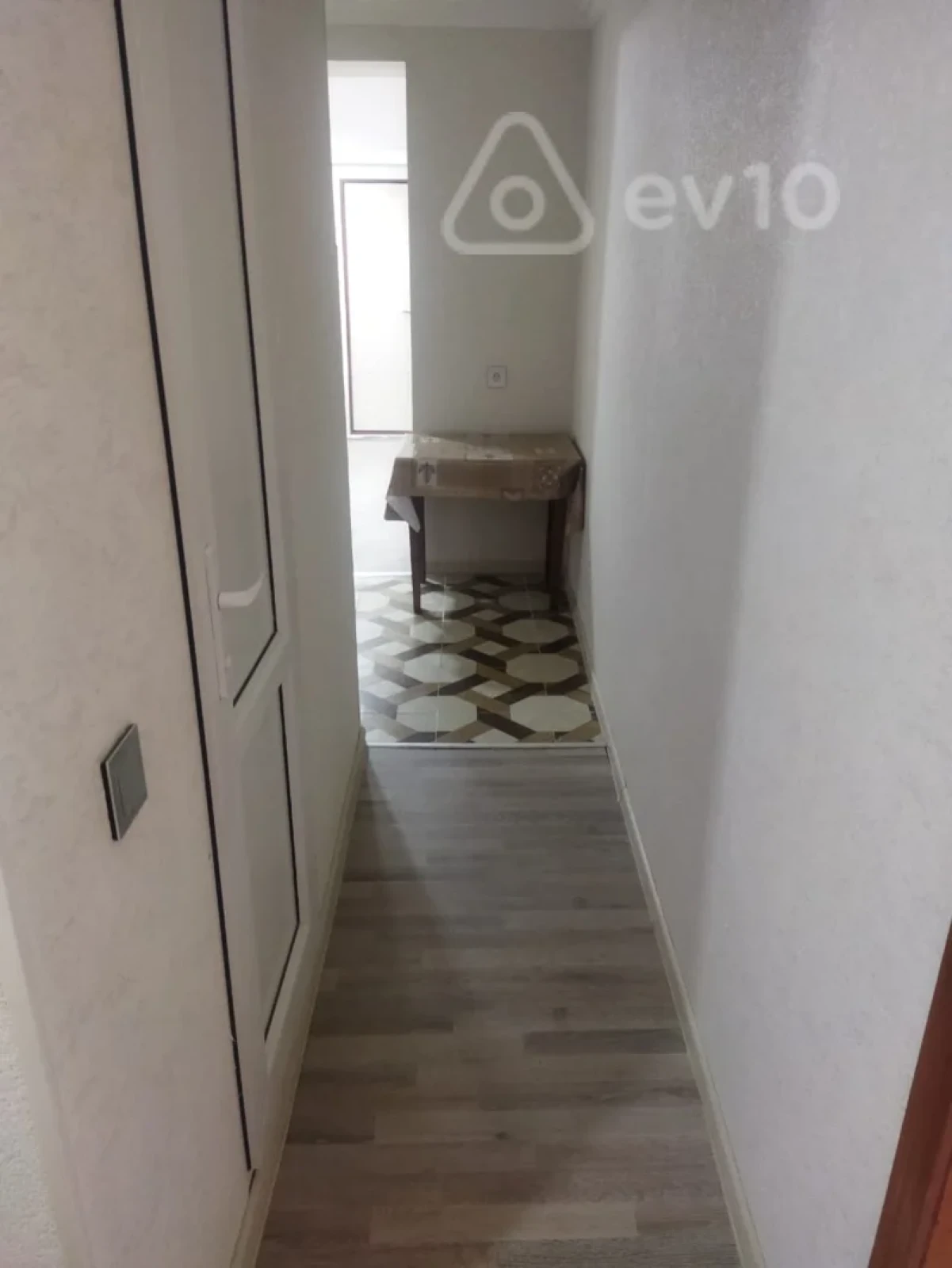 Kirayə verilir 2 otaqlı köhnə tikili 60 m²