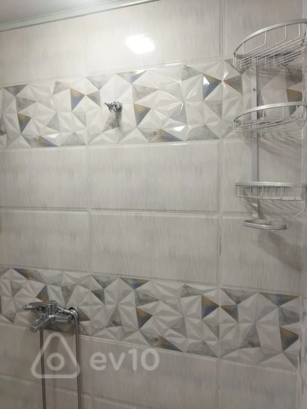 Kirayə verilir 2 otaqlı köhnə tikili 60 m²