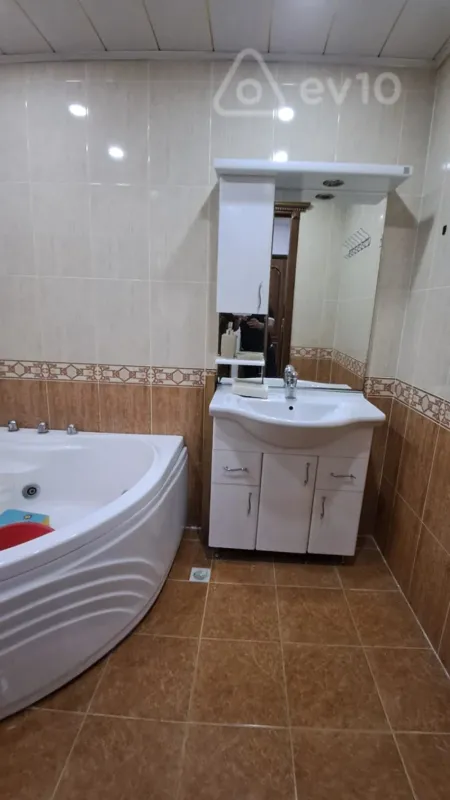 Kirayə verilir 2 otaqlı yeni tikili 82 m²