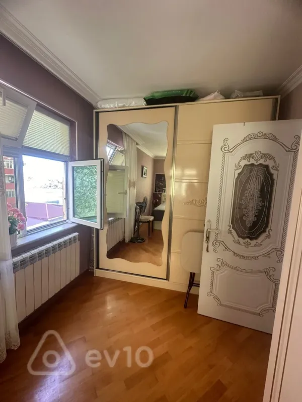 Kirayə verilir 2 otaqlı köhnə tikili 65 m²