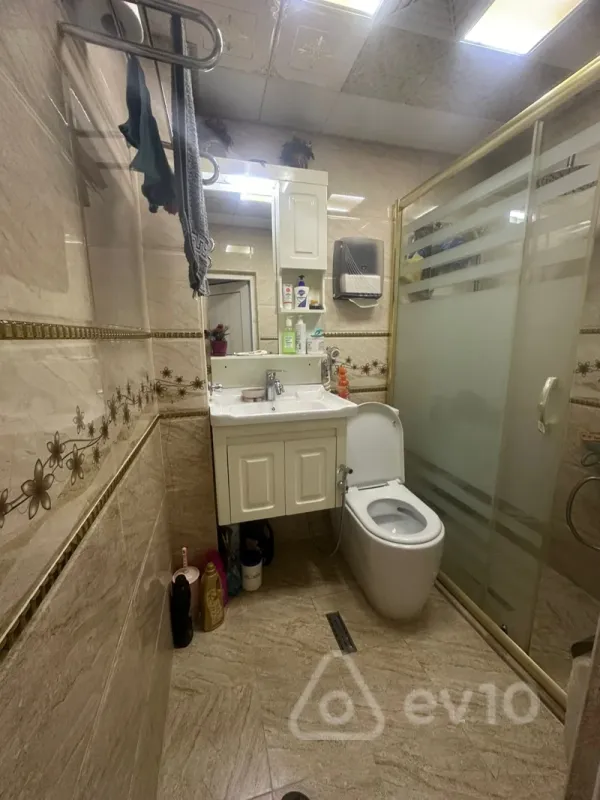 Kirayə verilir 2 otaqlı köhnə tikili 65 m²