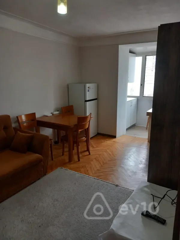 Kirayə verilir 2 otaqlı köhnə tikili 40 m²