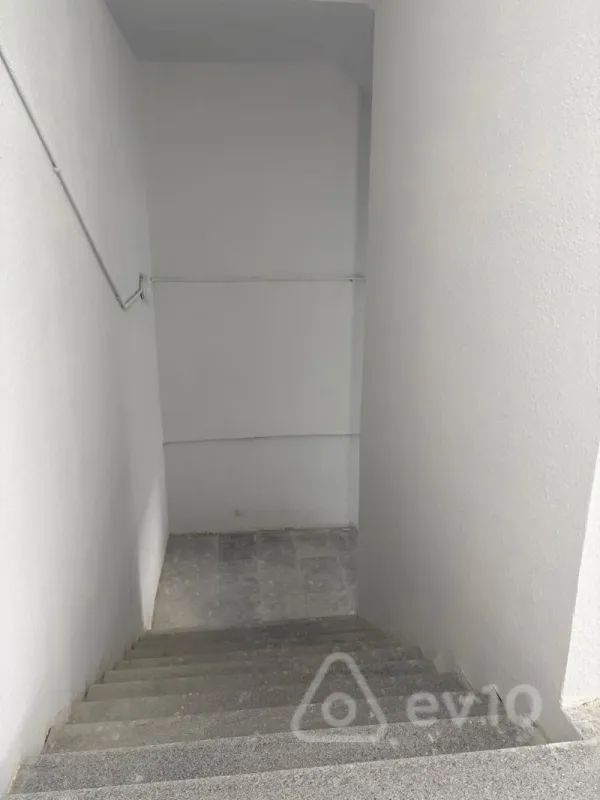 Satılır mənzil 1120 m²