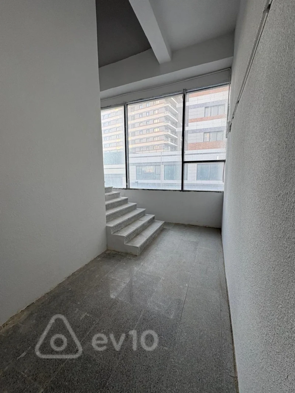 Satılır mənzil 1120 m²