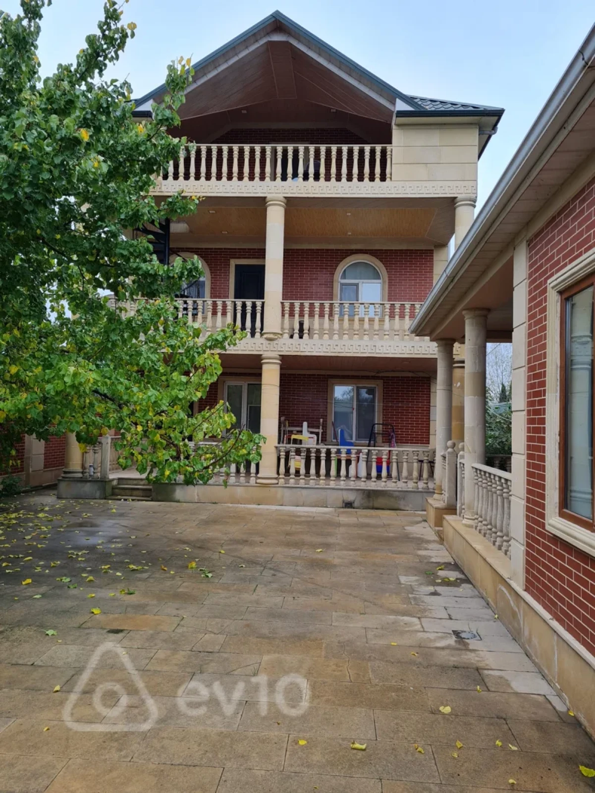 Satılır 7 otaqlı həyət evi 250 m²