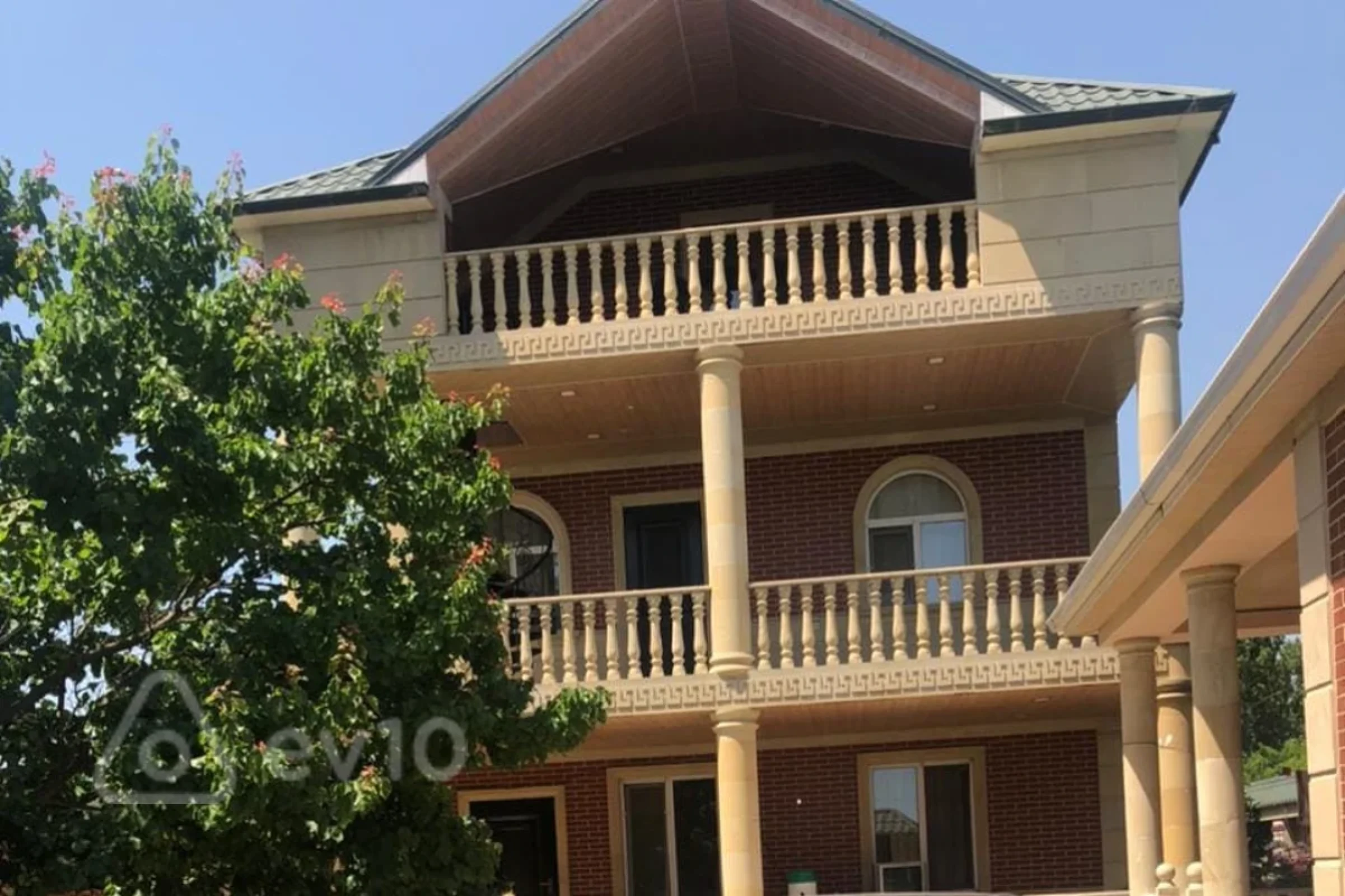 Satılır 7 otaqlı həyət evi 250 m²