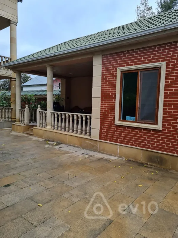 Satılır 7 otaqlı həyət evi 250 m²