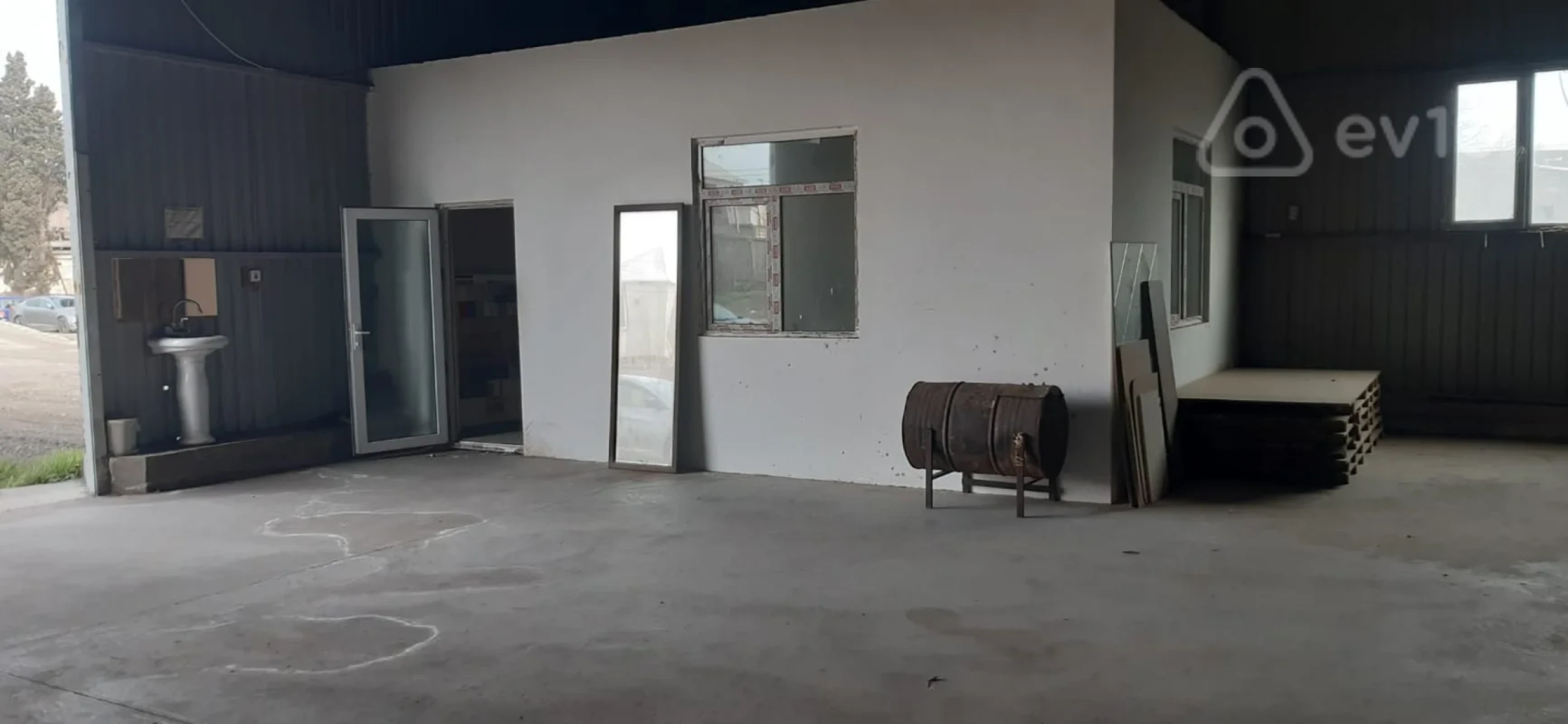 Kirayə verilir mənzil 1300 m²