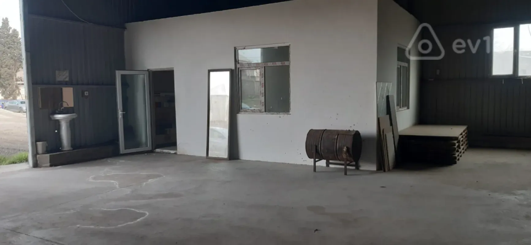 Kirayə verilir mənzil 1300 m²