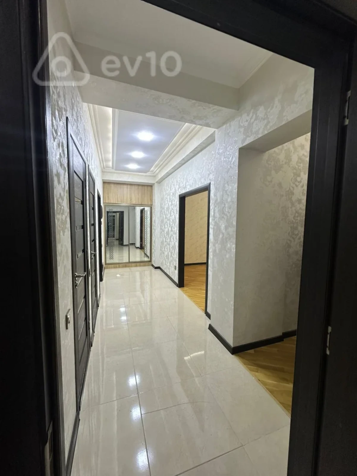 Satılır 3 otaqlı yeni tikili 130 m²