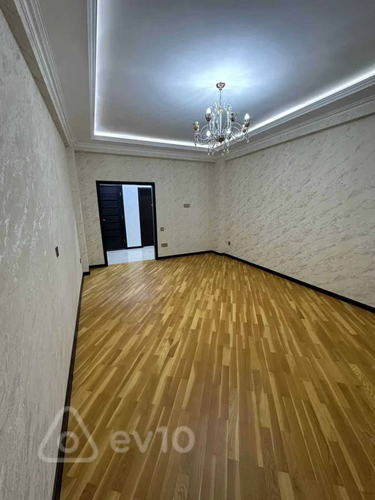 Satılır 3 otaqlı yeni tikili 130 m²