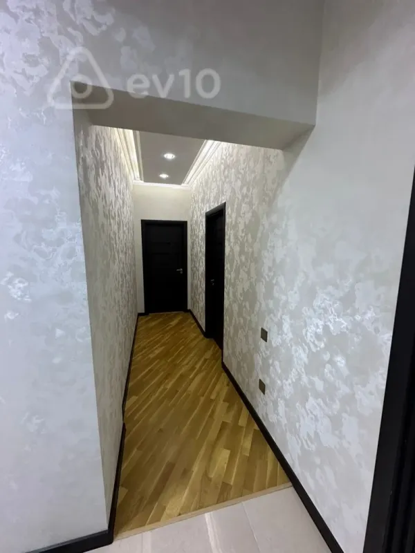 Satılır 3 otaqlı yeni tikili 130 m²