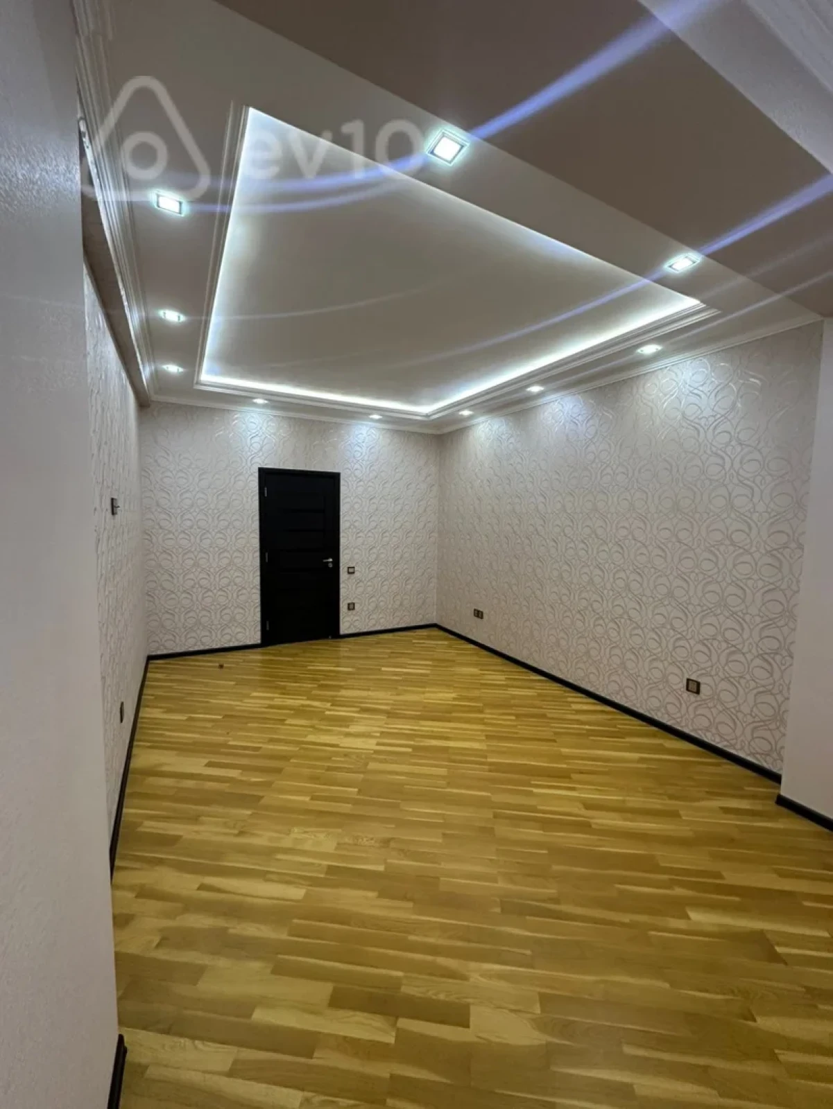 Satılır 3 otaqlı yeni tikili 130 m²
