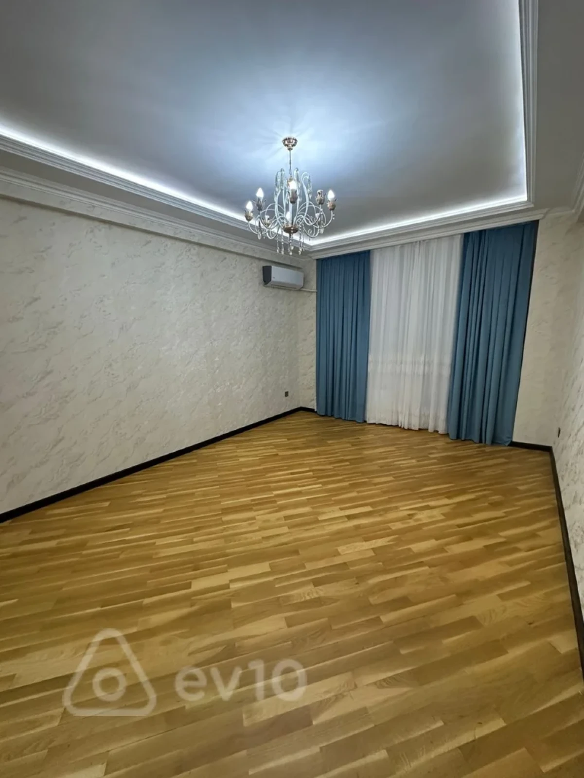 Satılır 3 otaqlı yeni tikili 130 m²