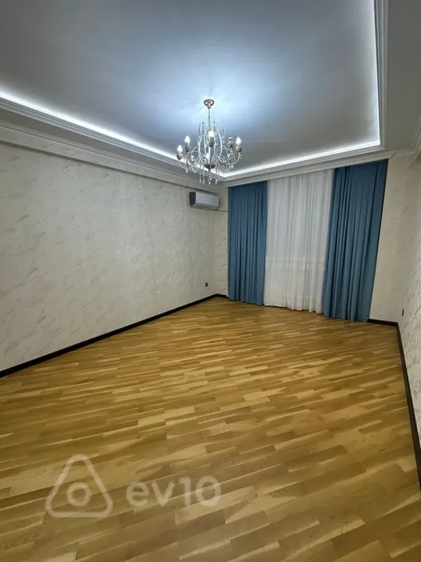 Satılır 3 otaqlı yeni tikili 130 m²