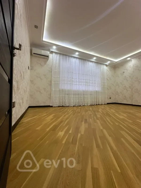 Satılır 3 otaqlı yeni tikili 130 m²