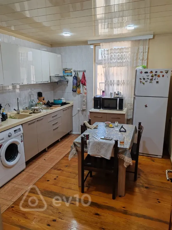 Satılır 5 otaqlı köhnə tikili 110 m²