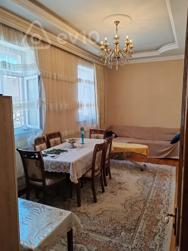 Satılır 5 otaqlı köhnə tikili 110 m²