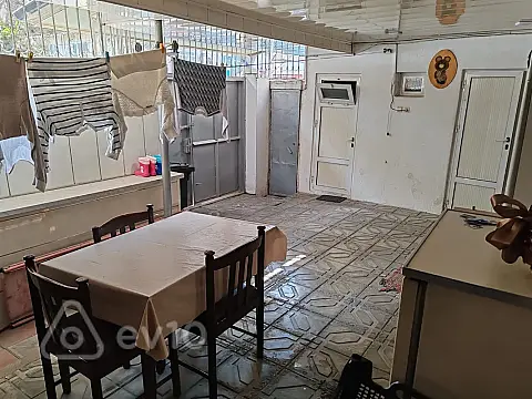Satılır 5 otaqlı köhnə tikili 110 m²