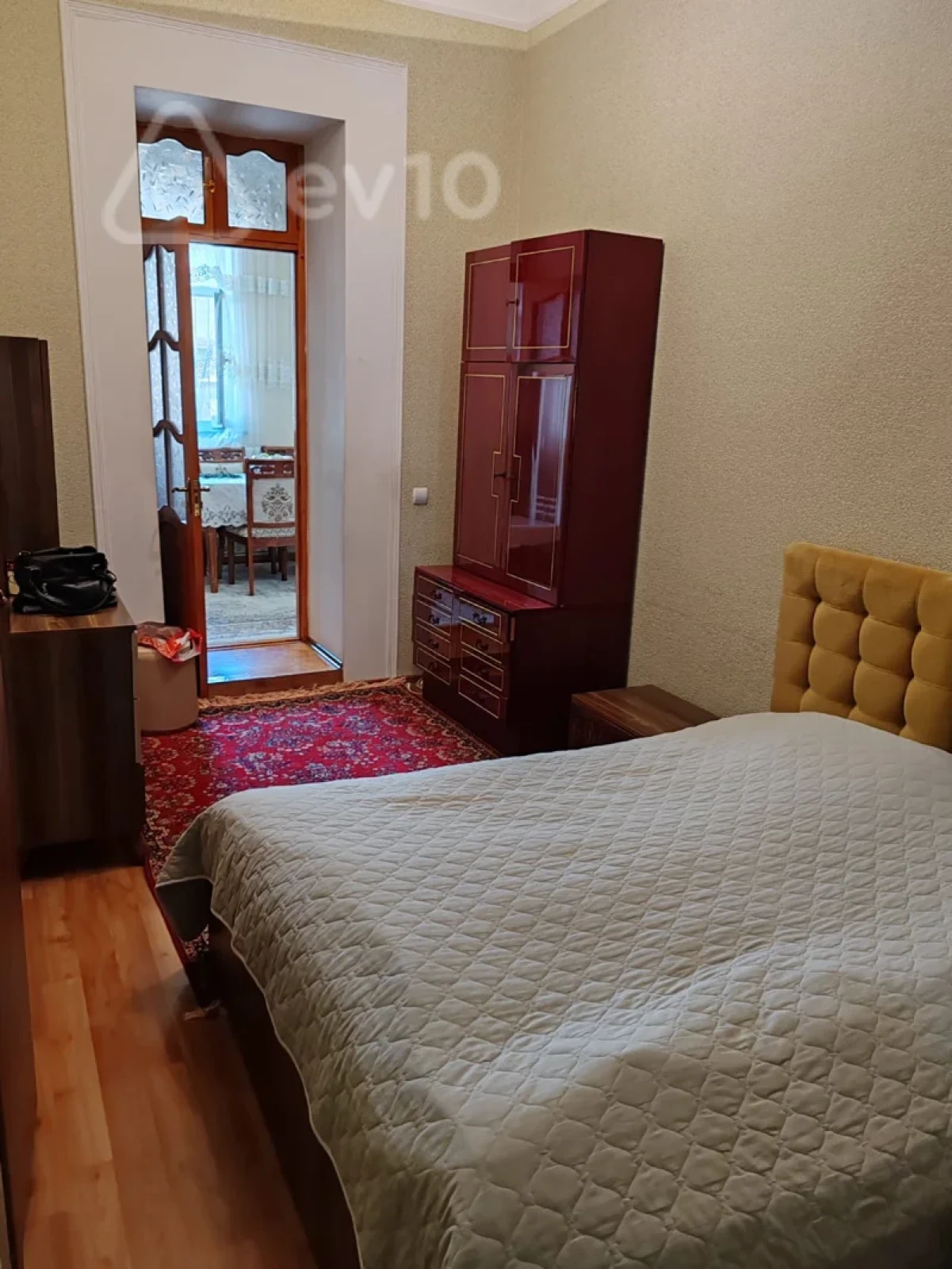 Satılır 5 otaqlı köhnə tikili 110 m²