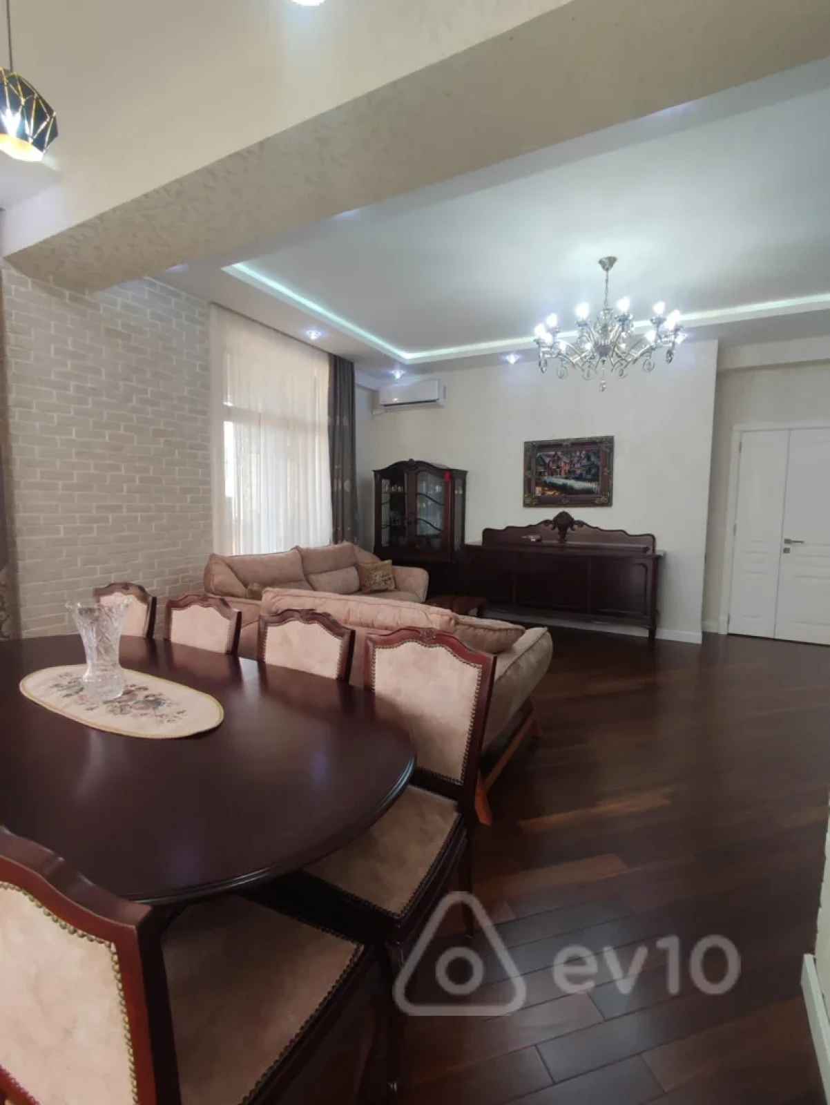 Kirayə verilir 3 otaqlı yeni tikili 140 m²