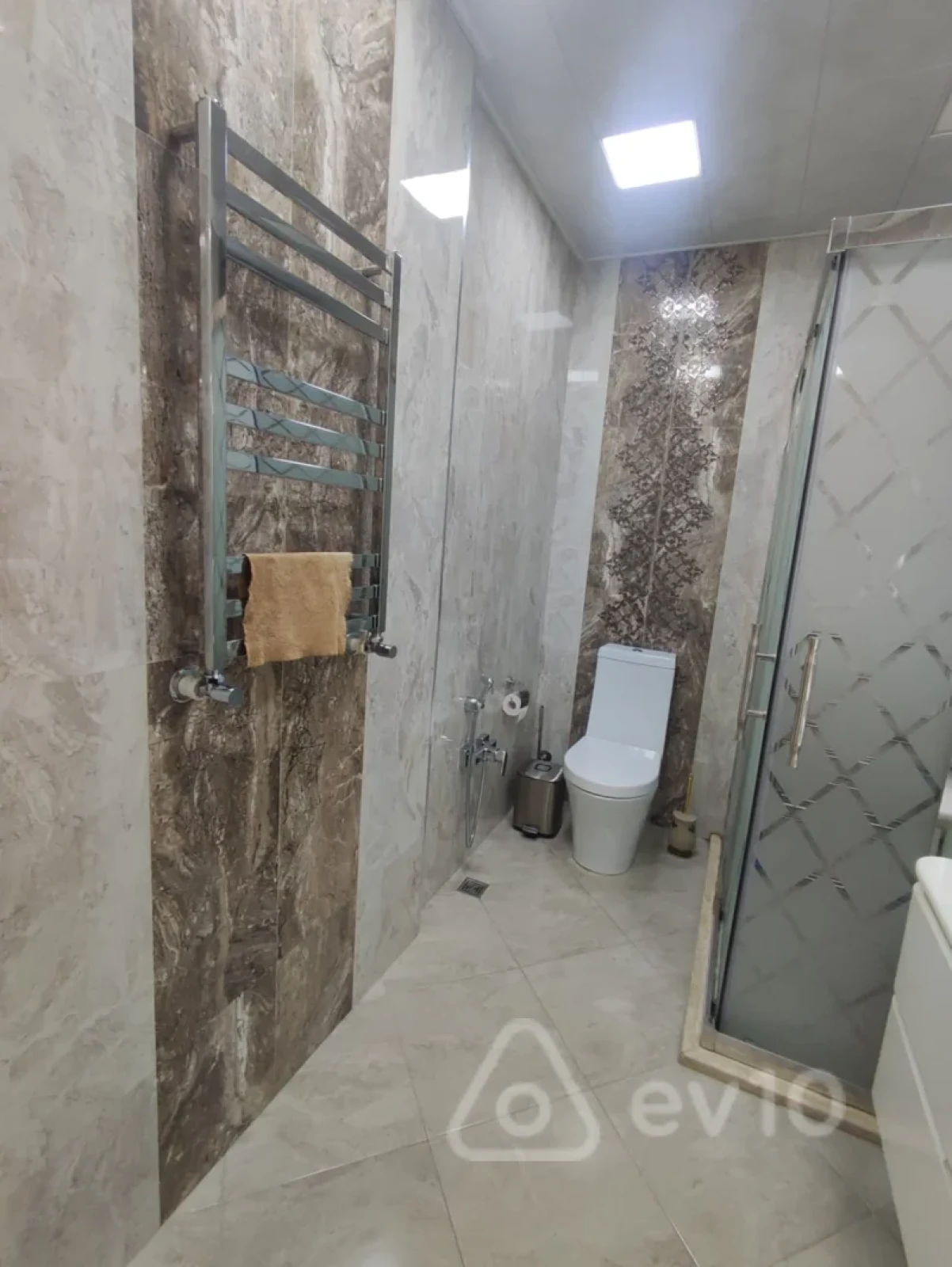 Kirayə verilir 3 otaqlı yeni tikili 140 m²