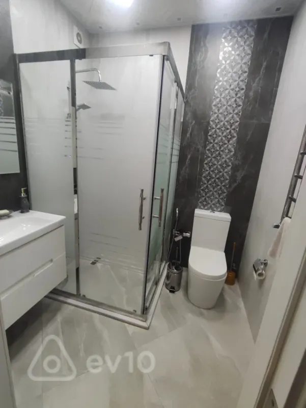 Kirayə verilir 3 otaqlı yeni tikili 140 m²