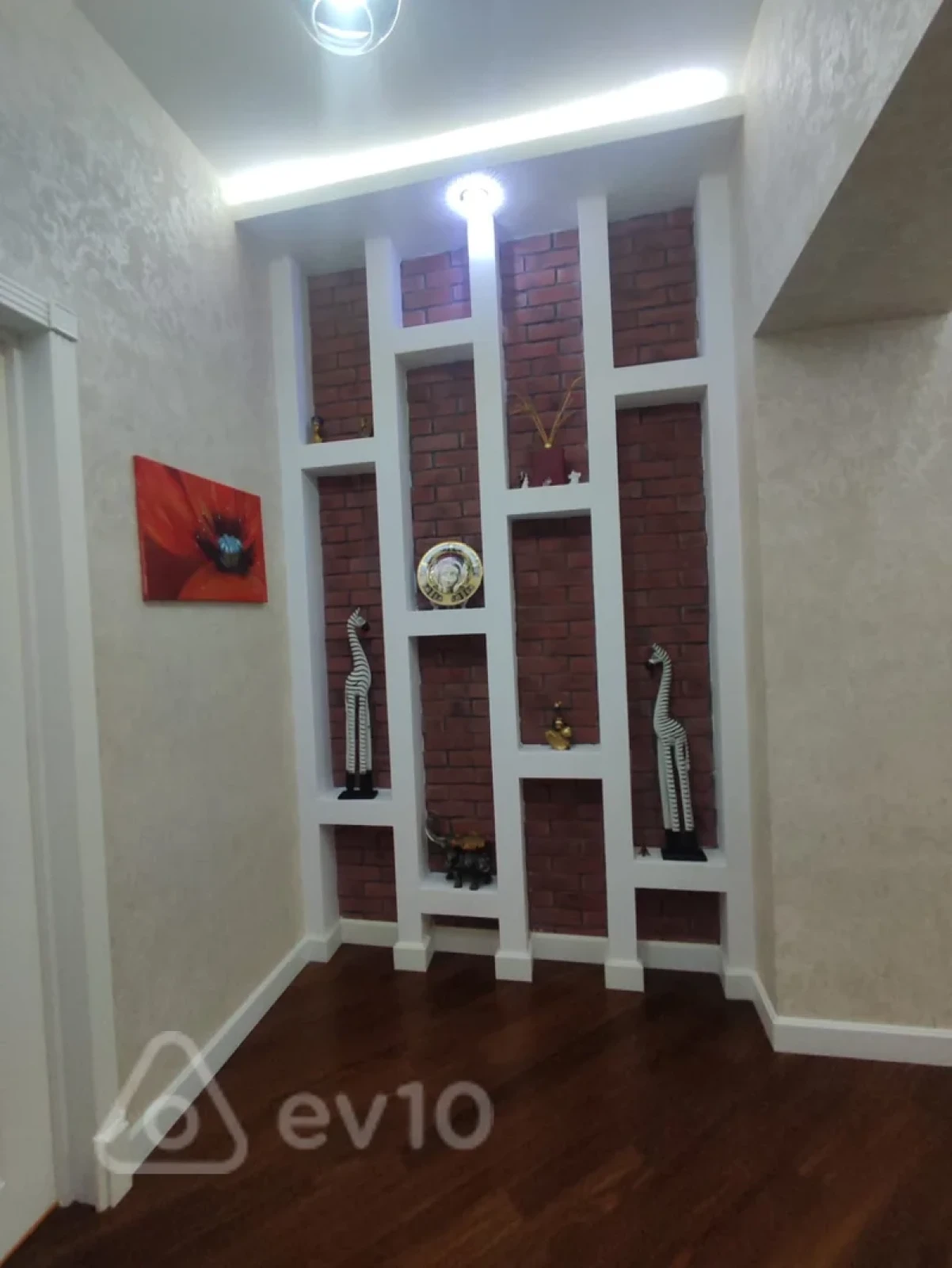 Kirayə verilir 3 otaqlı yeni tikili 140 m²