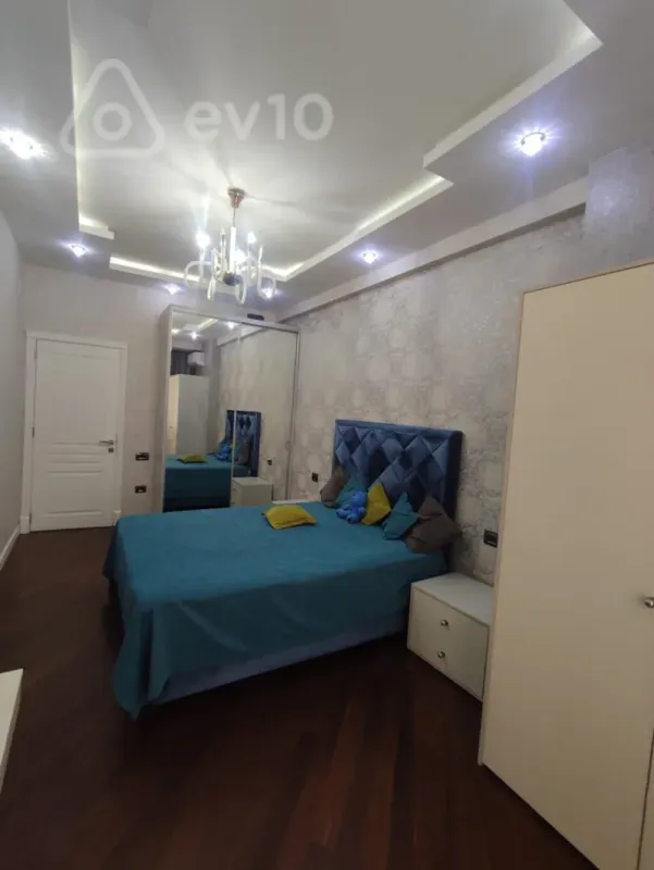 Kirayə verilir 3 otaqlı yeni tikili 140 m²