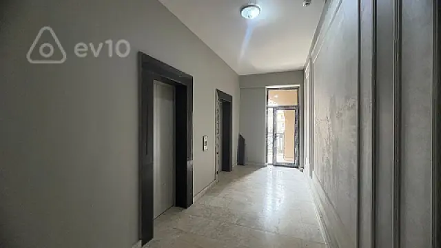 Kirayə verilir 2 otaqlı yeni tikili 70 m²