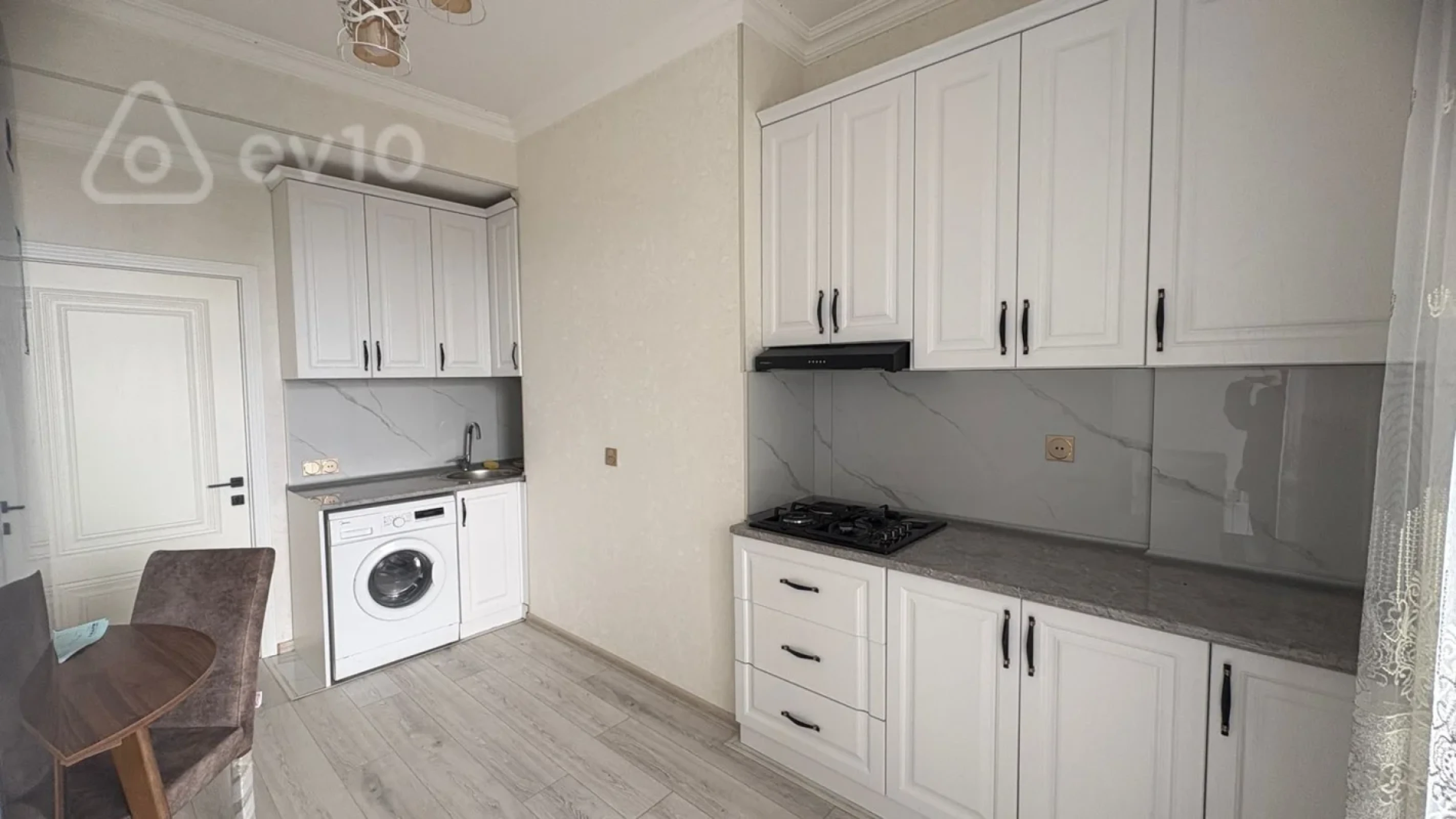 Kirayə verilir 2 otaqlı yeni tikili 70 m²