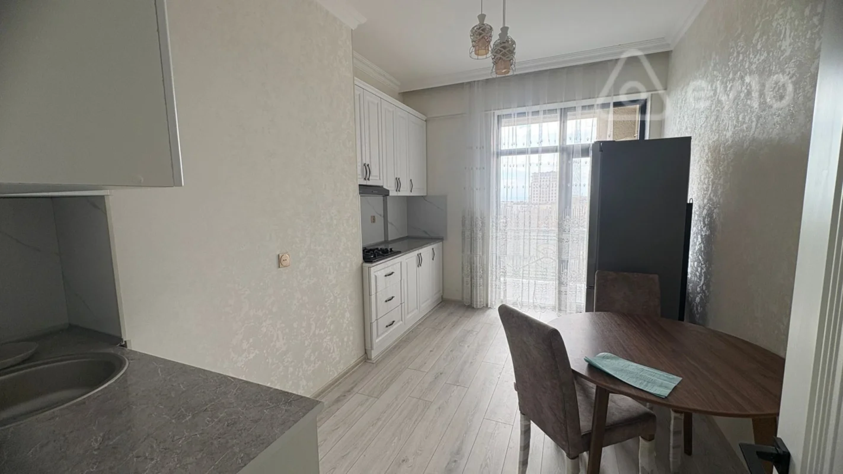 Kirayə verilir 2 otaqlı yeni tikili 70 m²