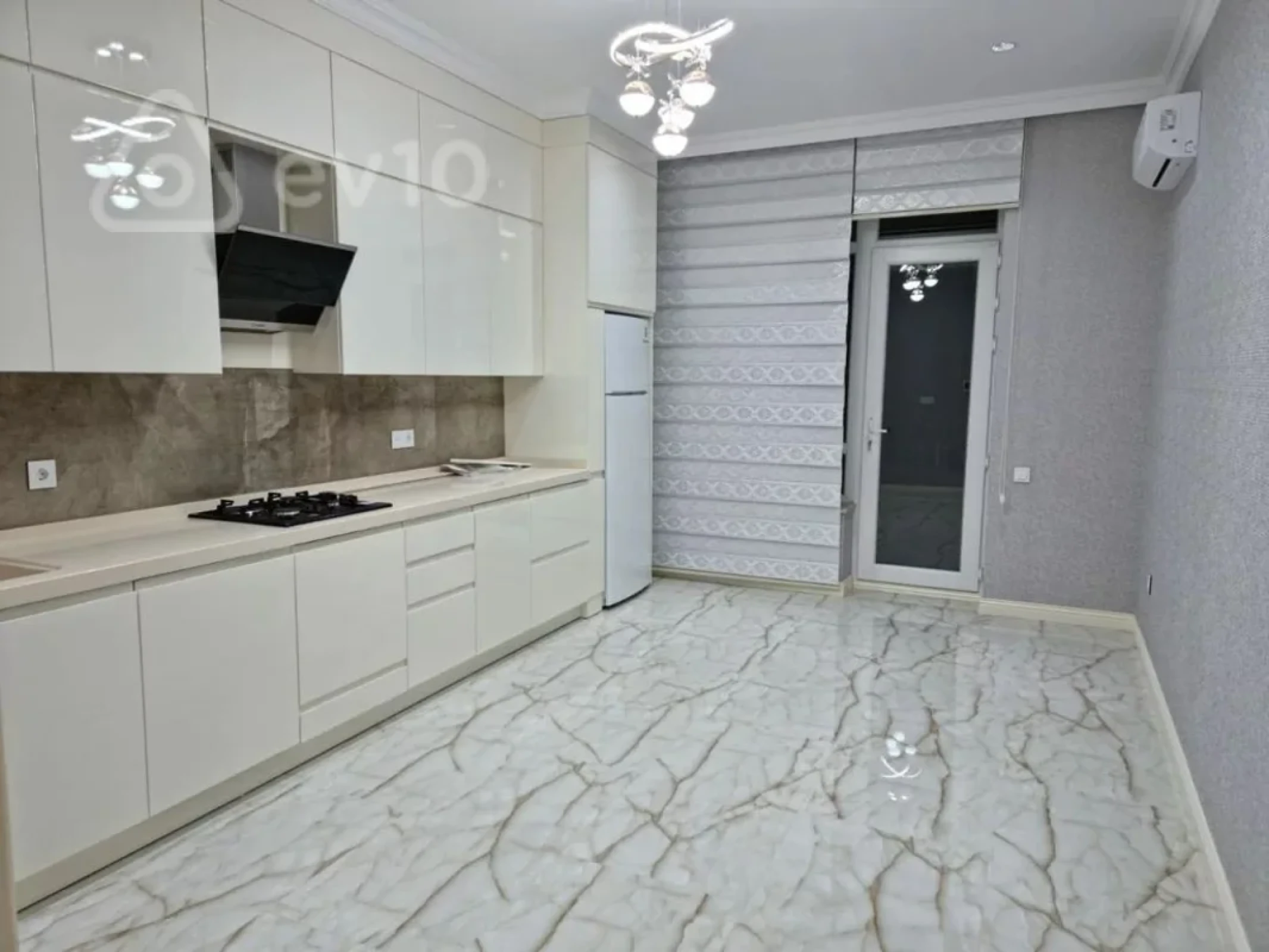 Kirayə verilir 2 otaqlı yeni tikili 126 m²