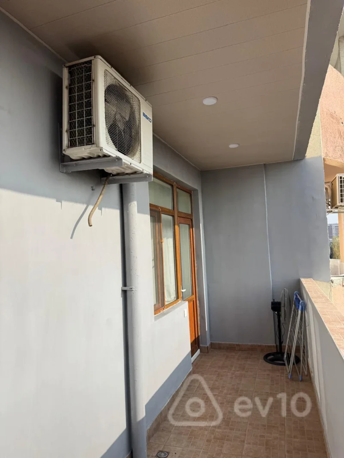 Kirayə verilir 3 otaqlı yeni tikili 145 m²