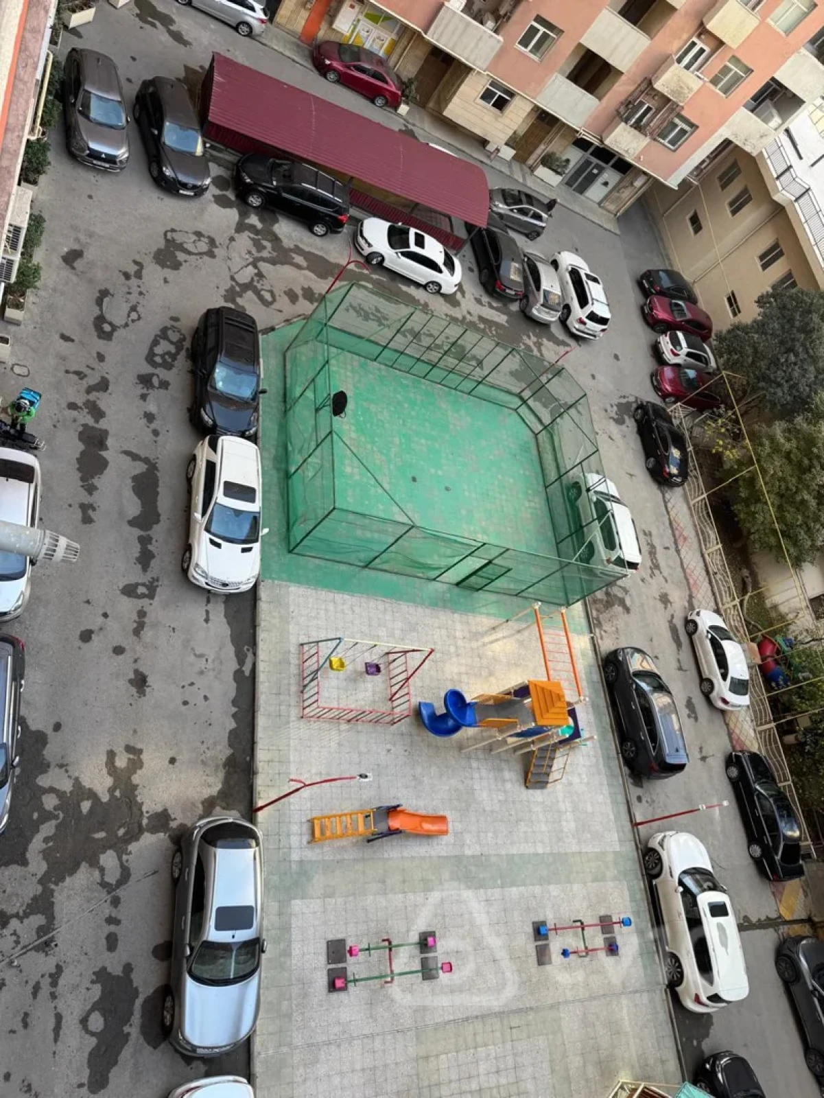 Kirayə verilir 3 otaqlı yeni tikili 145 m²