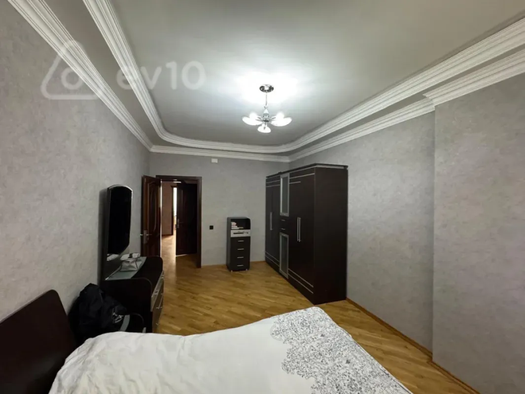 Kirayə verilir 3 otaqlı yeni tikili 145 m²