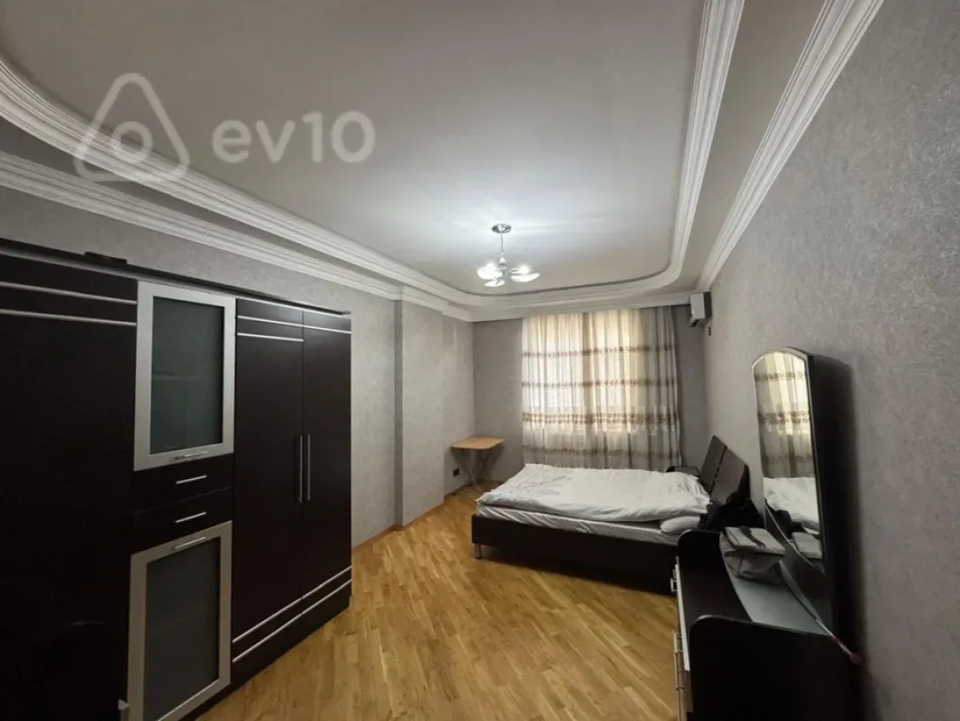 Kirayə verilir 3 otaqlı yeni tikili 145 m²