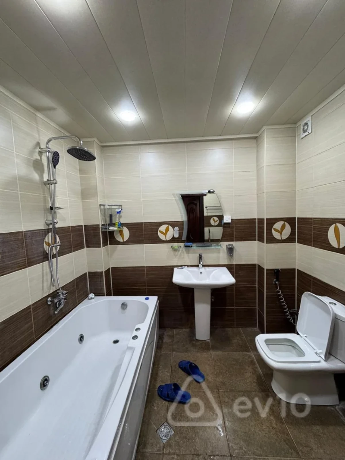 Kirayə verilir 3 otaqlı yeni tikili 145 m²