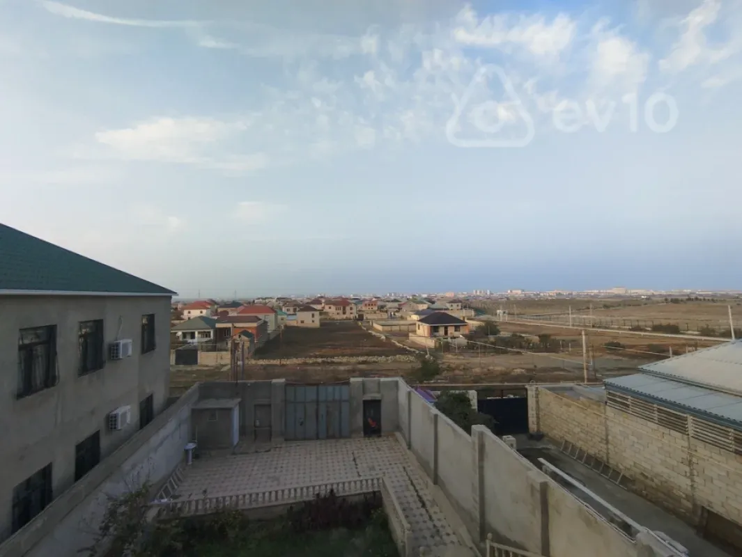 Satılır 7 otaqlı həyət evi 200 m²