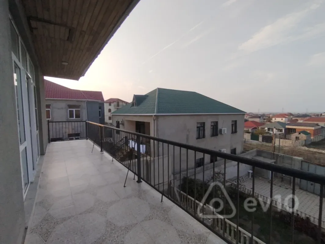 Satılır 7 otaqlı həyət evi 200 m²